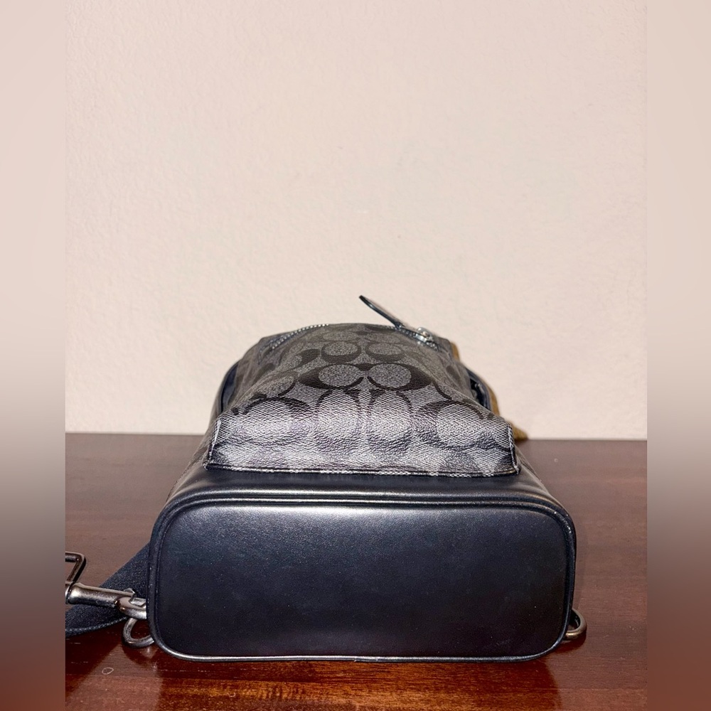 12. Coach Men's West Pack Black and Gray Crossbody - Picture 4 of 4